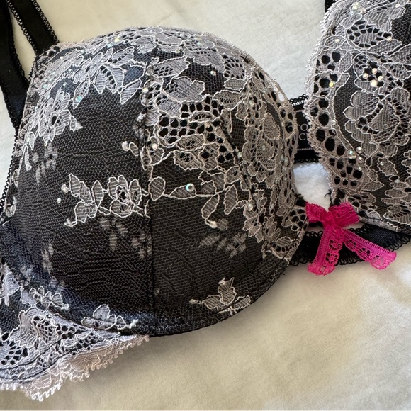 NEW VICTORIA’S SECRET Dream Angels Push-Up Bra, 32A - Picture 2 of 3